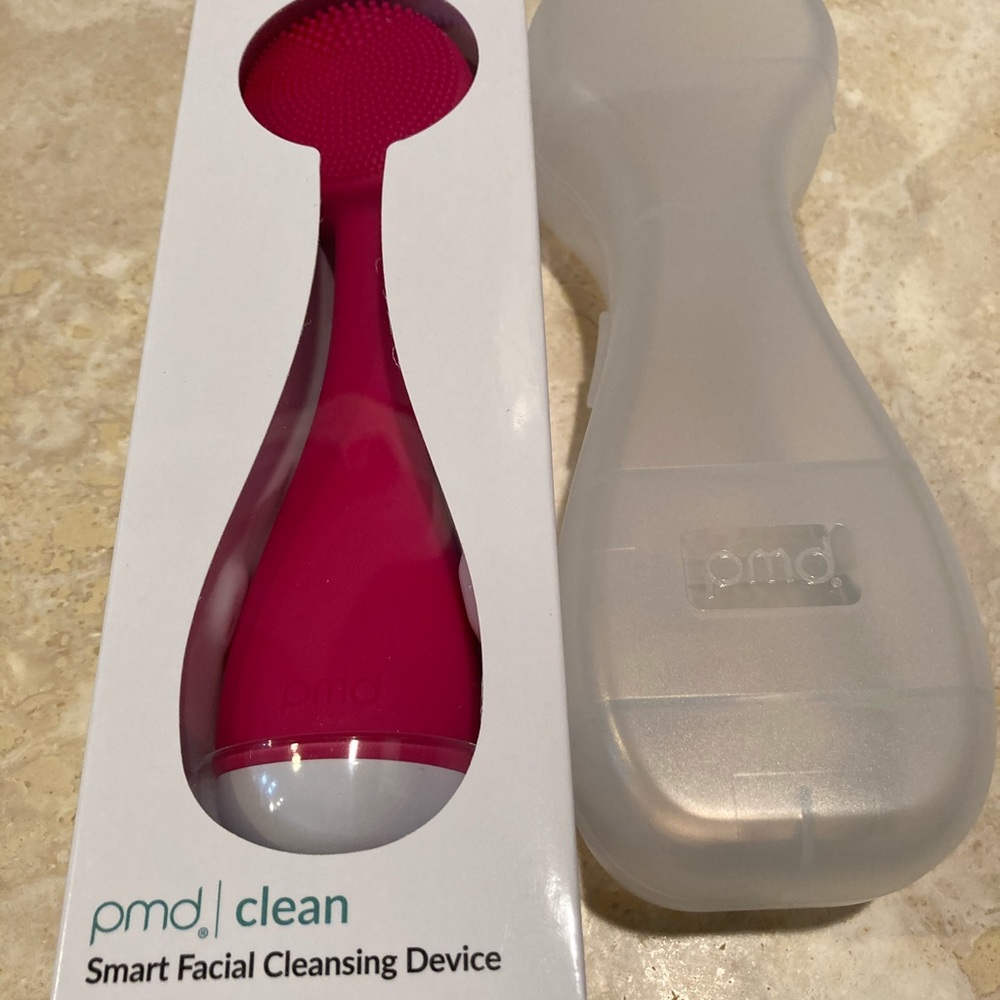 NEW PMD Smart Facial Cleaning Device with case